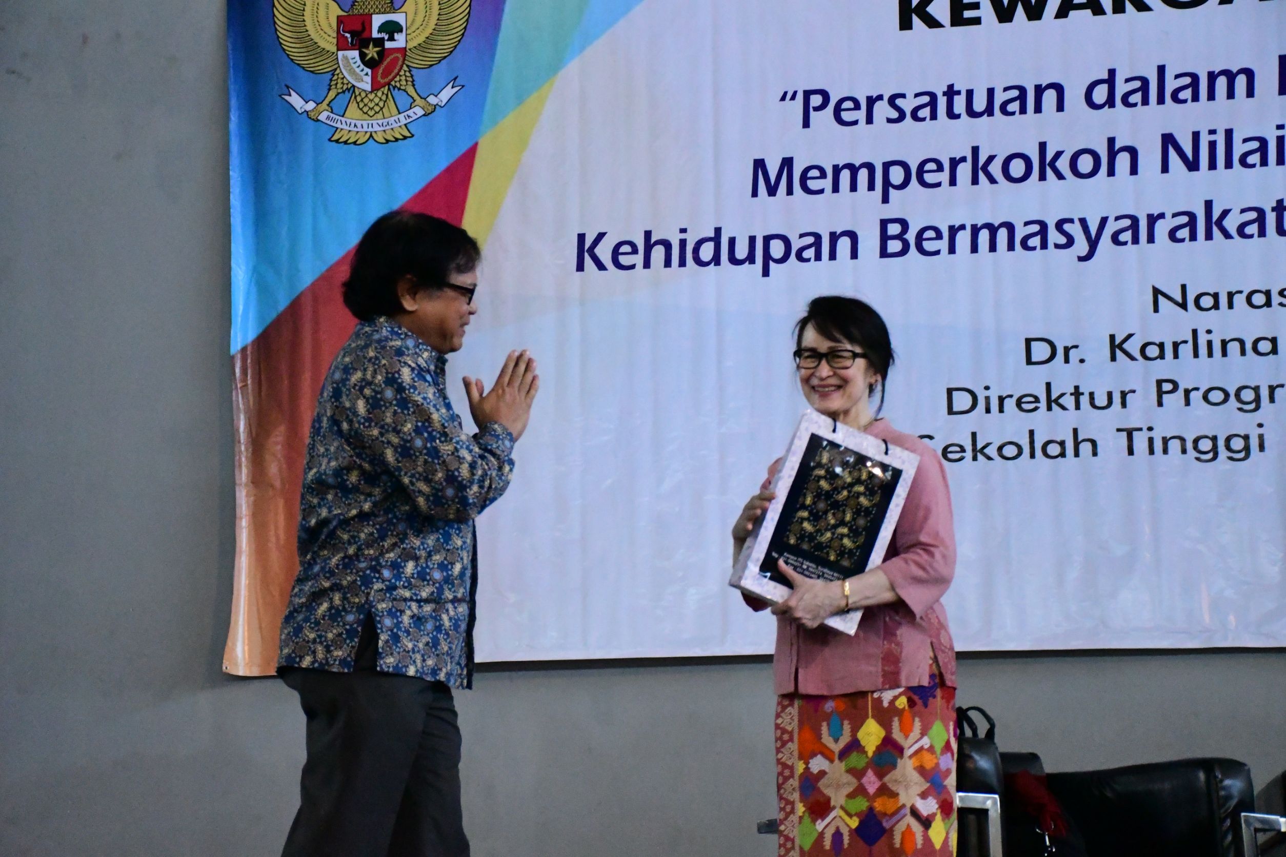 Lezbiyen Nastya Kamenskixning surati Porno video uning squirt bilan kamming