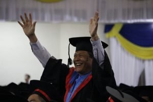 Wisudawan Tertua ITS Lulus di Usia 71 Tahun
