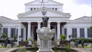 Gelapnya Museum di Tengah Teriknya Mentari