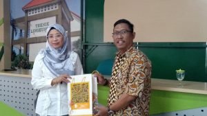 Zainura Bagikan Kiat Menjadi Reviewer Paper