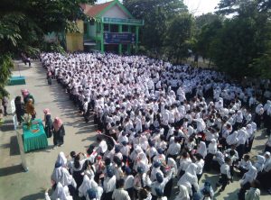 Lestarikan Budaya Lokal, ITS Ajak Siswa SMP Minum Jamu