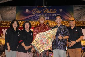 Tutup Dies Natalis Dengan Wayang Kulit, ITS Tekankan Masalah Budaya