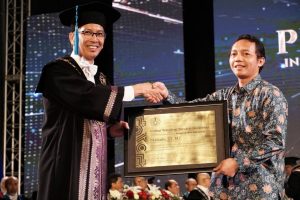 ITS Anugerahkan ITS Award Bagi Insan Berjasa Besar