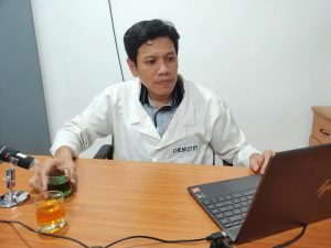 ITS Lecturer Creates Sunblock from Sambiloto Plants