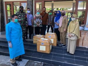 ITS Bagikan 6.300 Masker Kain kepada Masyarakat Sekitar