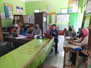 Mahasiswa ITS Bantu Pembelajaran Digital SD di Kediri