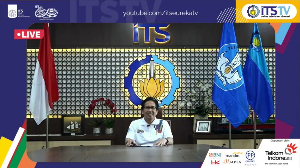 Rektor ITS Prof Dr Ir Mochamad Ashari MEng memberikan sambutan dengan penuh semangat pada acara pembukaan Lustrum XII ITS secara virtual