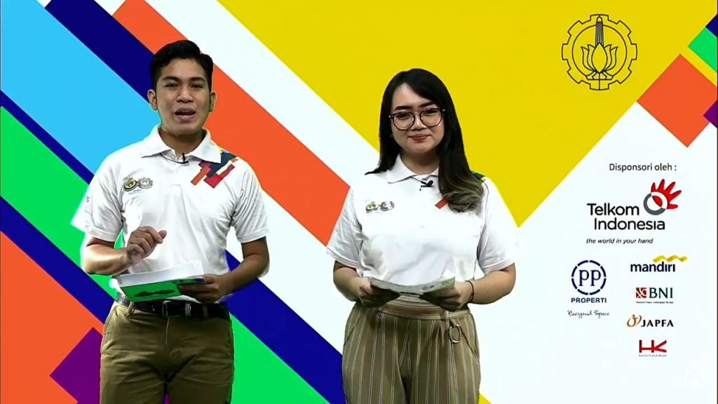 Para pembawa acara menuntun rangkaian acara pembukaan Lustrum XII ITS secara virtual