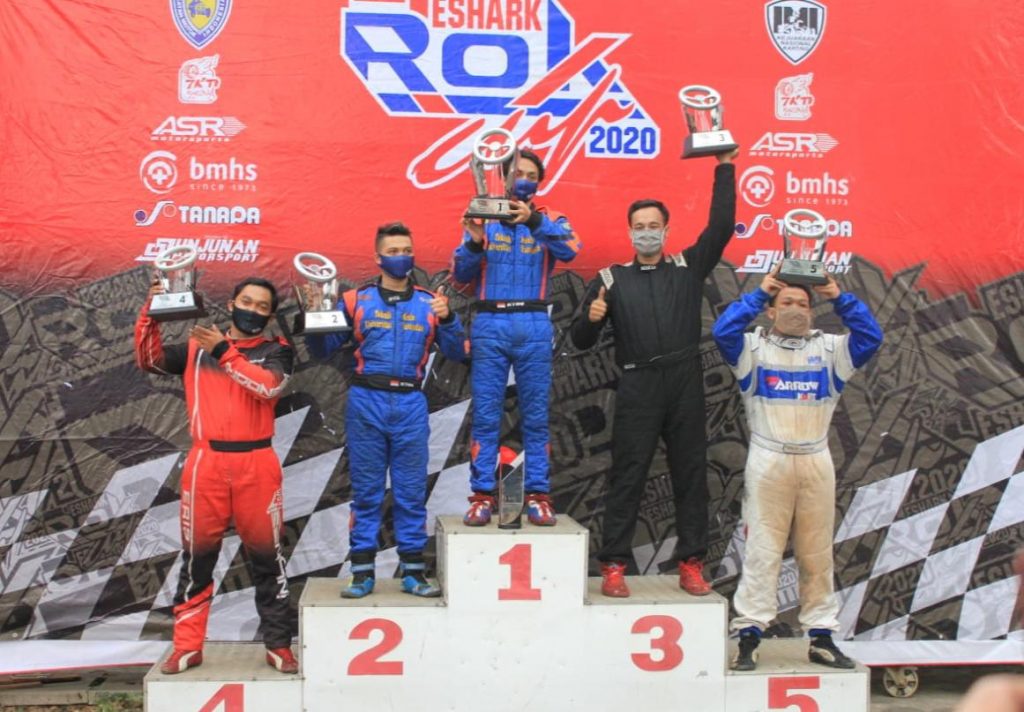 Ishlah Muhammad Rahman (dua dari kanan), pembalap dari Mesin ITS Karting Club, saat berada di podium Nasional Gokart Eshark Rok Cup 2020