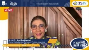 Kuliah singkat dari mantan Menteri Kelautan dan Perikanan Dr HC Susi Pudjiastuti yang memberikan semangat bagi para mahasiswa baru ITS secara daring