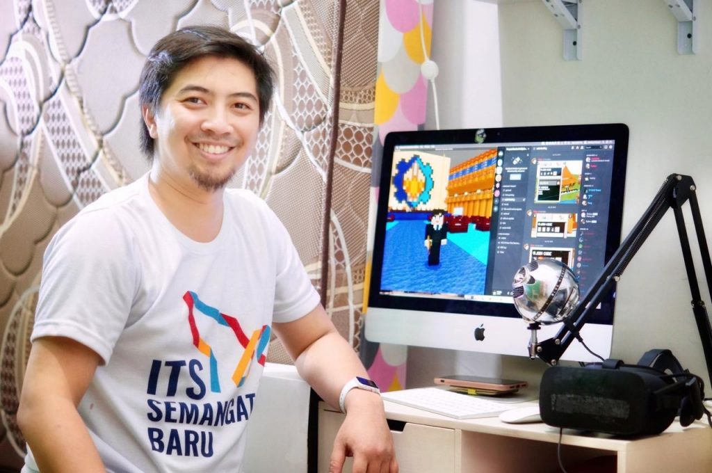 Hadziq Fabroyir SKom PhD, dosen Departemen Teknik Informatika ITS yang menjadi ketua dari tim konstruktor dunia virtual dari permainan Minecraft