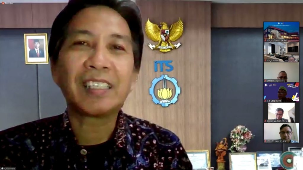 Rektor ITS Prof Dr Ir Mochamad Ashari MEng menyambut baik penandatanganan MoU dengan Pemerintah Kabupaten Tulungagung