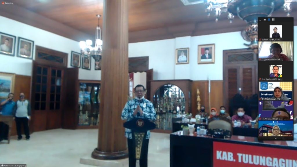 Bupati Tulungagung, Maryoto Birowo yang menghadiri MoU secara daring dari di Pendopo Kabupaten Tulungagung