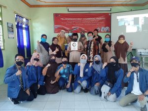 Mahasiswa ITS Permudah Kegiatan Belajar Mengajar di Kabupaten Sampang