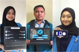 (dari kiri) Mia Dwi Susanti, Eko Rian Fauzi dan Arinditya Berlinda menunjukkan fitur yang ada pada alat Smartband dan Smart Detector karya timnya