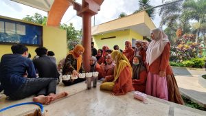 Antusiasme santri Pondok Pesantren Al-Ishlahiyah saat sosialisasi pemasangan alat penjernih air