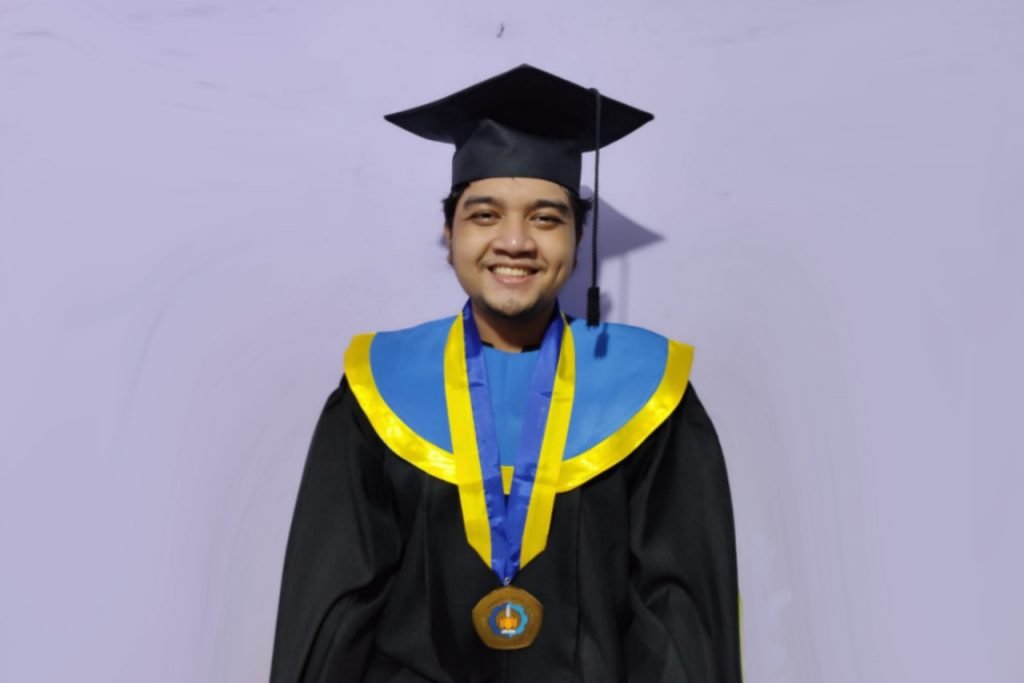 Firman Maulana dari Departemen Teknik Informatika, wisudawan terbaik jenjang sarjana Wisuda ITS ke-122