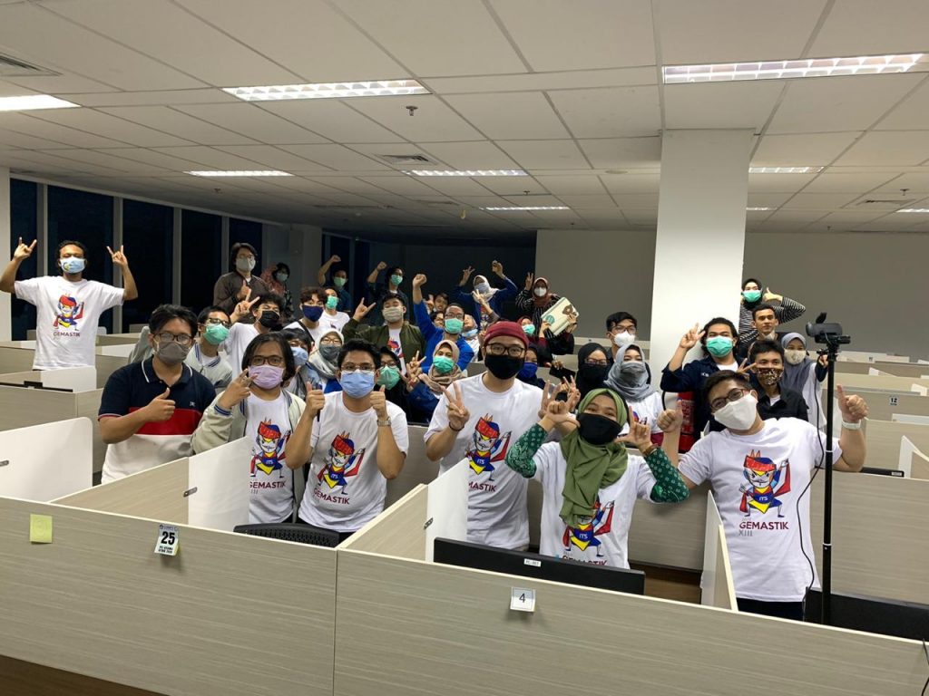 Suasana nonton bareng pengumuman juara Gemastik XIII tahun 2020 di Menara Sains ITS