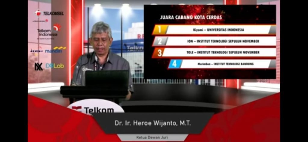 Tim ION saat diumumkan sebagai peraih medali perak kategori perlombaan Kota Cerdas pada Gemastik XIII