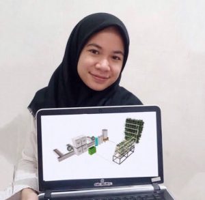 Ketua Kelompok Abdi Karya ITS, Cindy Synthia Putri memamerkan rancangan IPAL untuk Laundry berbasis 3R