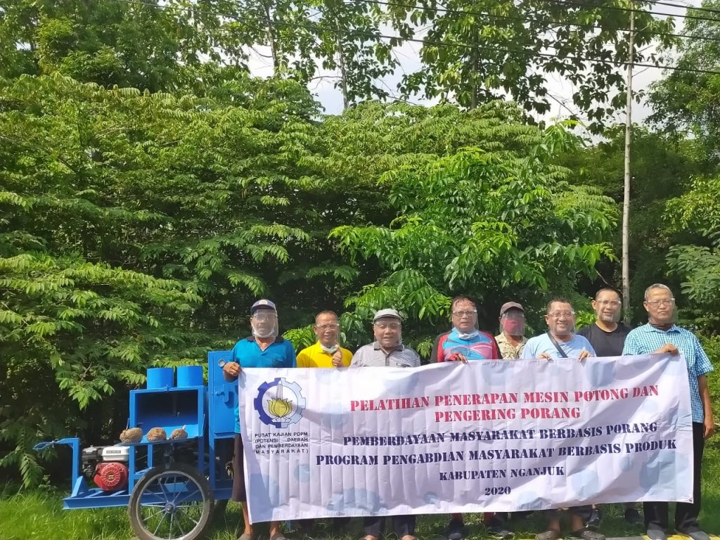 Lima dosen ITS anggota Abmas porang bersama mitra binaan di Nganjuk