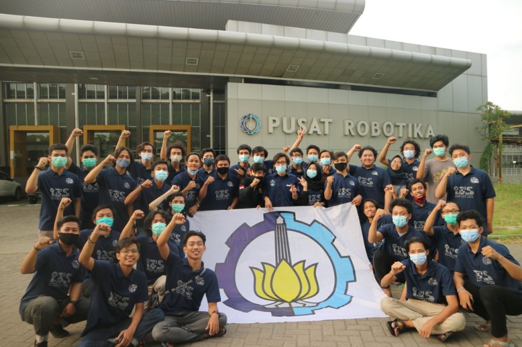 Tim Robotika ITS yang berlaga dalam KRI 2020 di Gedung Pusat Robotika ITS