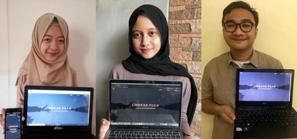 (dari kiri) Wasilatul Dewi Ningrum, Paramastri Ardiningrum, dan Muhammad Jaya Siraj menunjukkan aplikasi besutan mereka yang bernama Lingkar Puan