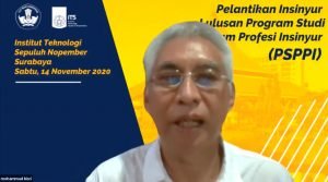 Ketua PII Wilayah Jatim Prof Dr Ir H Mohammad Bisri MS IPU saat menyampaikan sambutannya pada Pelantikan Lulusan PSPPI ITS secara daring