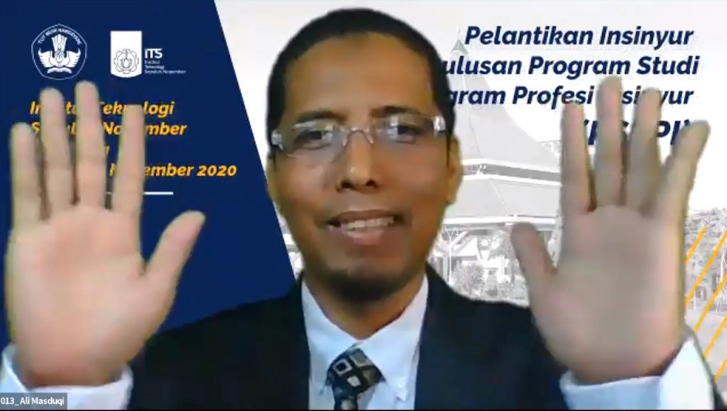 Salah satu lulusan Semester Gasal 2019/2020 yang dilantik sebagai insinyur pada Pelantikan Lulusan PSPPI ITS