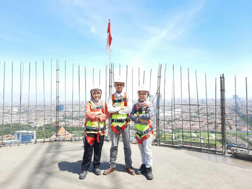 (kiri ke kanan) Tim Frict yang terdiri atas Friska Ervanda, Amaluddin Fajar, dan Risnandha Hermawati