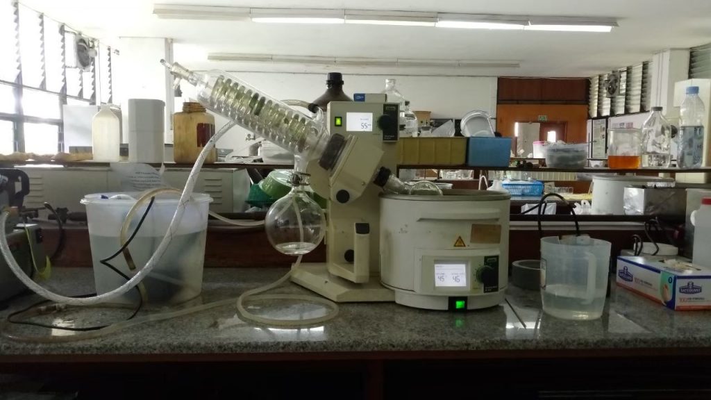 Proses pengolahan ekstrak kulit mangga yang dilakukan Tim Platinum ITS