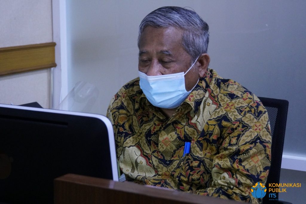 Prof Dr Ir Muhammad Nuh DEA, memimpin jalannya Rapat Pleno MWA ITS