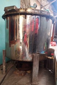 Dandang Lontong Berteknologi karya tim Pengabdian kepada Masyarakat ITS yang telah diterapkan di Kampung Lontong, Kota Surabaya