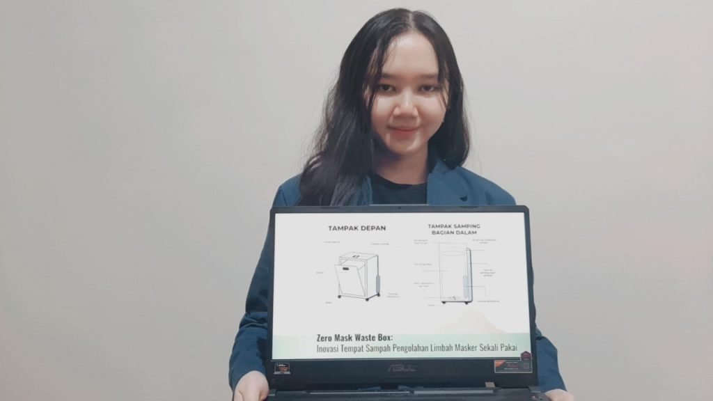 Avelyne Christianti, anggota tim mahasiswa ITS perancang Zero Mask Waste Box