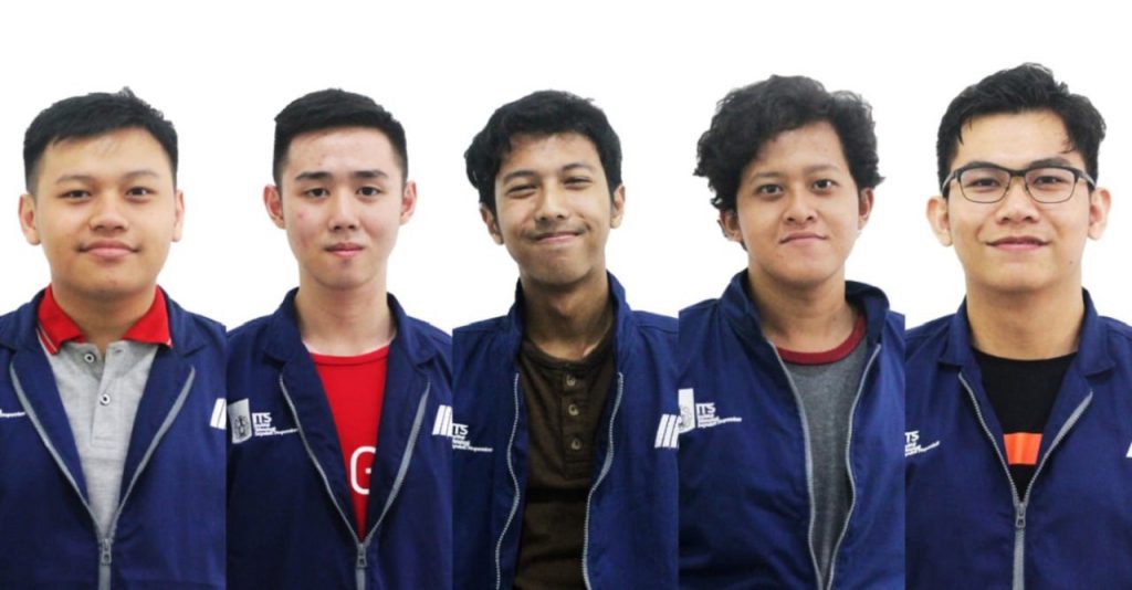 (dari kiri) Andre Novent Chenady, Michael Adrian Subagio, Muhammad Daffa Rizdhiya Sadek, Muhammad Rasyendria Rangga Bijana, dan Taris Farizan Rochman dari Tim Spektronics ITS
