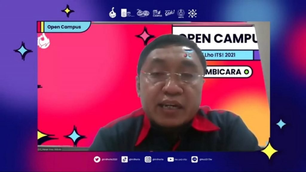 Dekan Fakultas Teknologi Industri dan Rekayasa Sistem (FTIRS) ITS Dr Wawan Aries Widodo ST MT saat mengisi materi pengenalan fakultas yang dipimpinnya