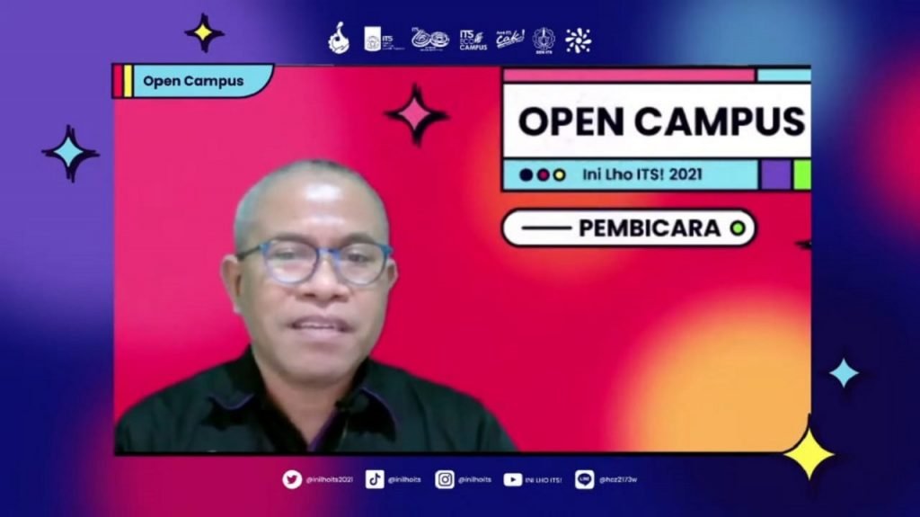 Dekan Fakultas Desain Kreatif dan Bisnis Digital (FDKBD) ITS Imam Baihaqi ST MSc PhD saat memaparkan materi tentang pengenalan fakultasnya pada acara Open Campus Ini Lho ITS 2021