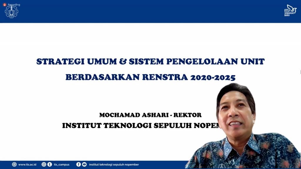 Rektor ITS Prof Dr Ir Mochamad Ashari MEng ketika menyampaikan pidato menguraikan strategi umum dan sistem pengelolaan unit