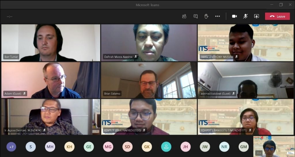 Tim Nawasena ITS saat mempresentasikan karya buatannya dalam kompetisi