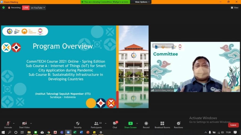 Program Manager CommTECH Muh Wahyu Islami P.M., S.T, memaparkan gambaran program CommTECH Online 2021 Spring Edition kepada para peserta secara virtual
