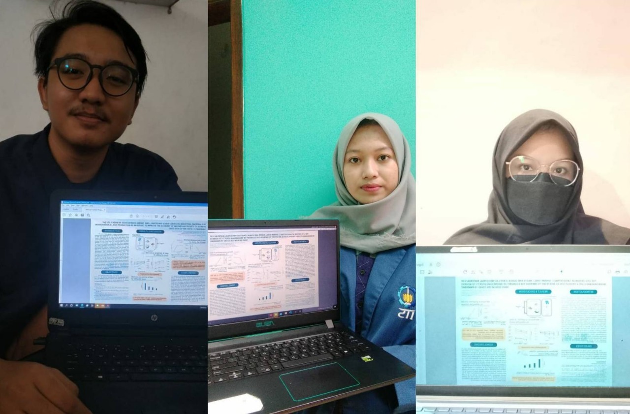 (dari kiri) Ahmad Fahmi Prakoso, Dewi Setiyaningsih, dan Bethari Auchenfloretta menunjukkan karya posternya