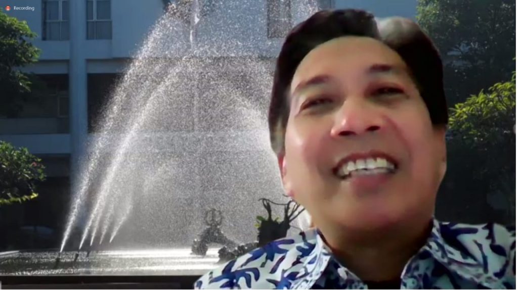 Rektor ITS Prof Dr Ir Mochamad Ashari MEng memberikan sambutannya dalam acara penyerahan donasi Dana Abadi ITS oleh Alfatekelits