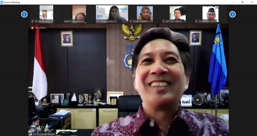 Rektor ITS Prof Dr Ir Mochamad Ashari MEng ketika menyampaikan sambutannya dalam acara penandatanganan Perjanjian Kerja Sama (PKS) antara ITS dengan atapkita.com secara daring