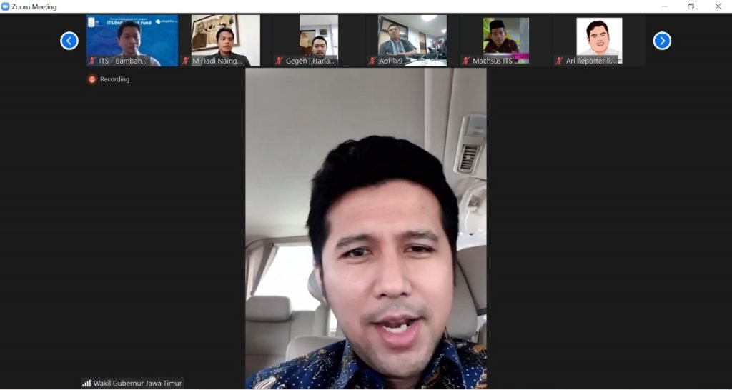 Wakil Gubernur Jawa Timur Dr Emil Elestianto Dardak BBus MSc yang turut hadir dalam penandatanganan kerja sama ITS dengan atapkita.com