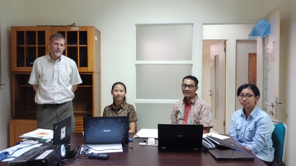 Prof Dr rer pol Heri Kuswanto MSi (dua dari kanan) saat menerima kunjungan riset Prof Richard Grotjahn dari University of California, Amerika Serikat