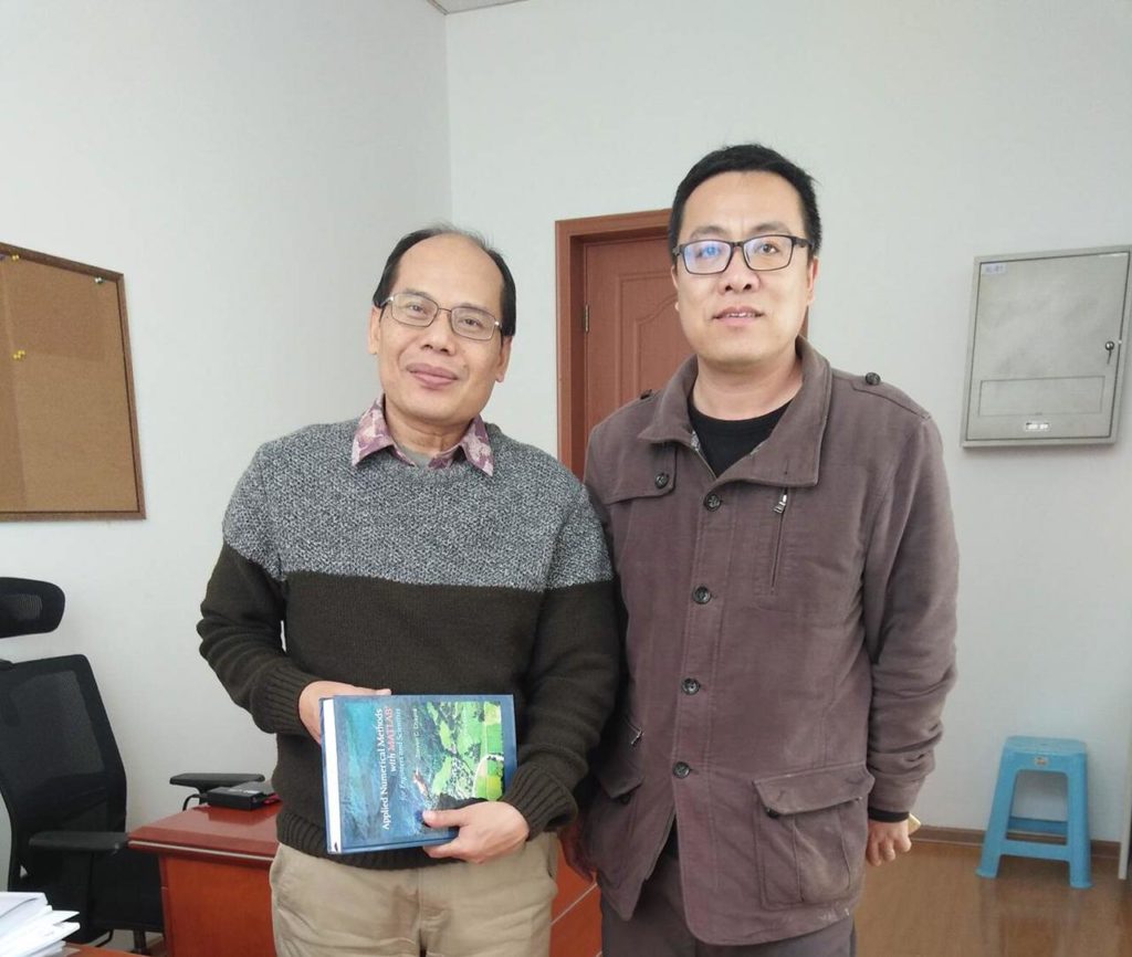 Prof Dr Ir I Ketut Suastika MSc (kiri) ketika bersama Prof Xuefeng Zhang dari School of Marine Science and Technology, Tianjin University, China pada Desember 2018 lalu