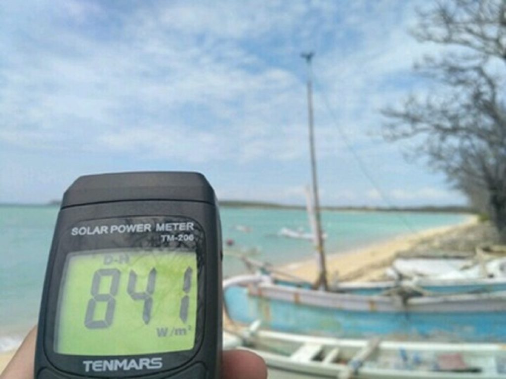 Proses pencarian data primer suhu dan iradiasi matahari di Pulau Giligenting, Madura