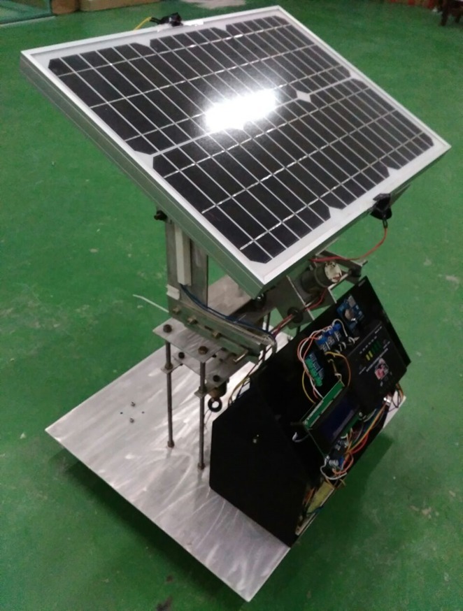 Prototipe solar tracker dengan T2FSMC gagasan Prof Dr Dra Mardlijah MT, guru besar Matematika ITS