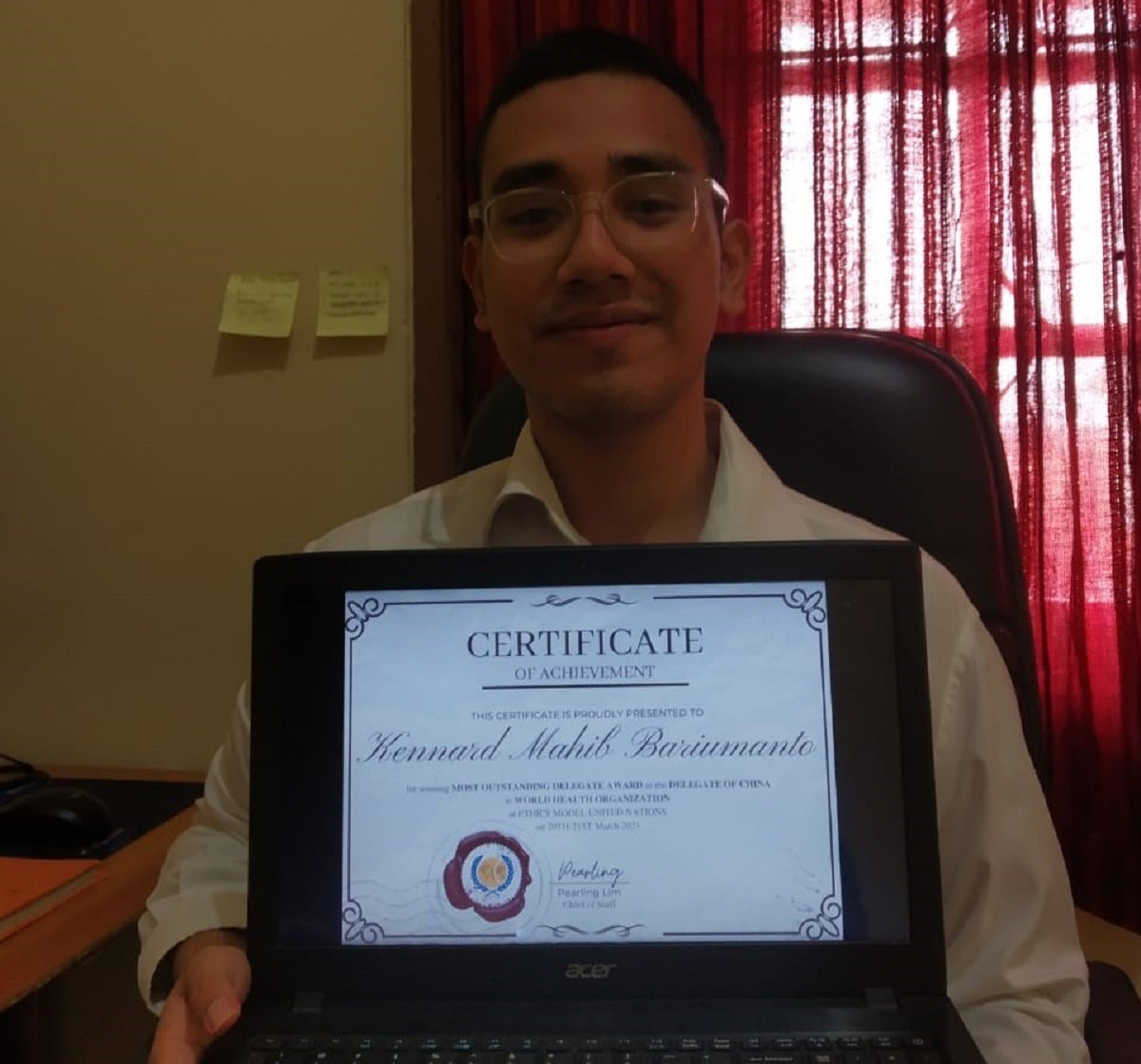 Mahasiswa ITS Kennard Mahib Bariumanto berhasil meraih Most Outstanding Delegates di Ethics Model United Nation 2021