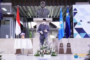 Rektor ITS Prof Dr Ir Mochamad Ashari MEng memberikan sambutan saat prosesi pelantikan Dekan dan Wakil Dekan SIMT ITS